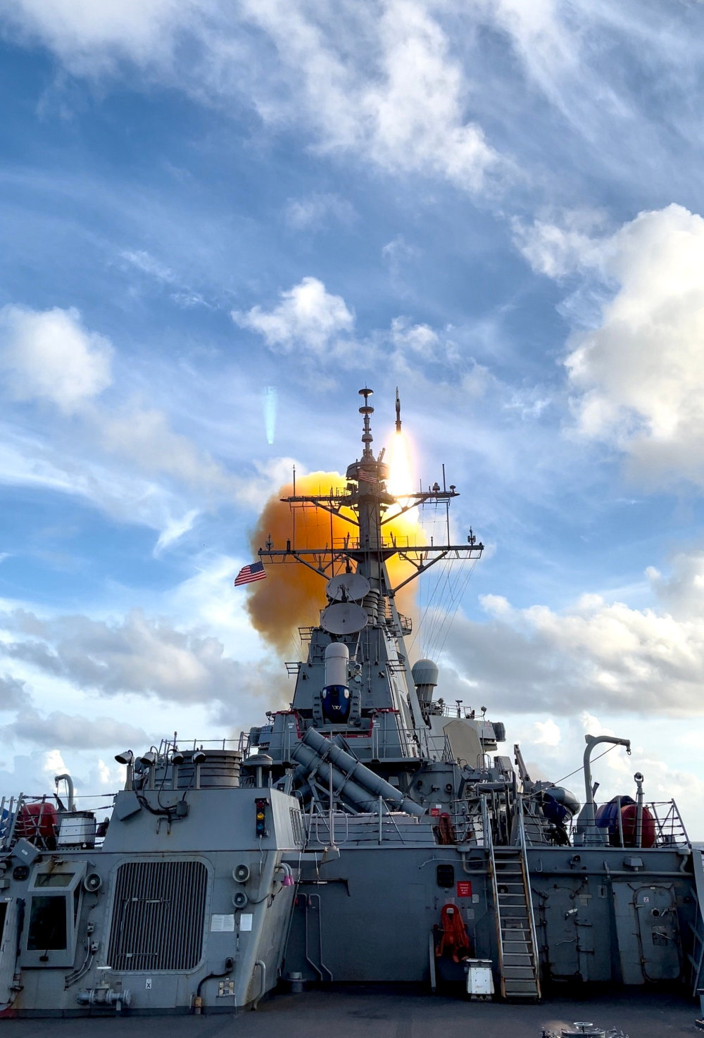 USS Benfold (DDG 65) launches an SM-6 during exercise Valiant Shield in the Philippine Sea, June 16, 2022.